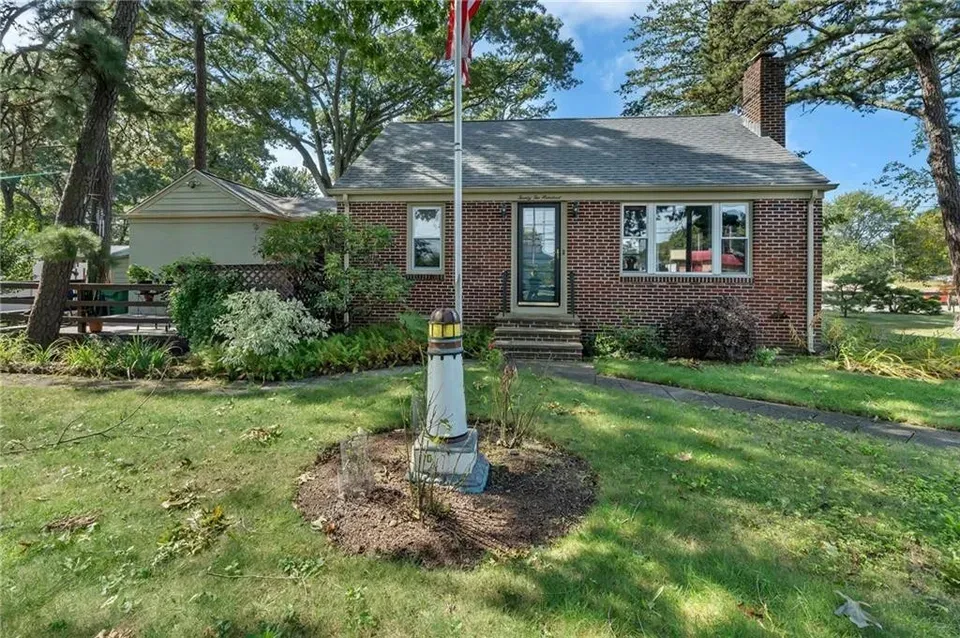 1 Bed 1 Bath Established Mid-Century Residence in Warwick, RI - 3