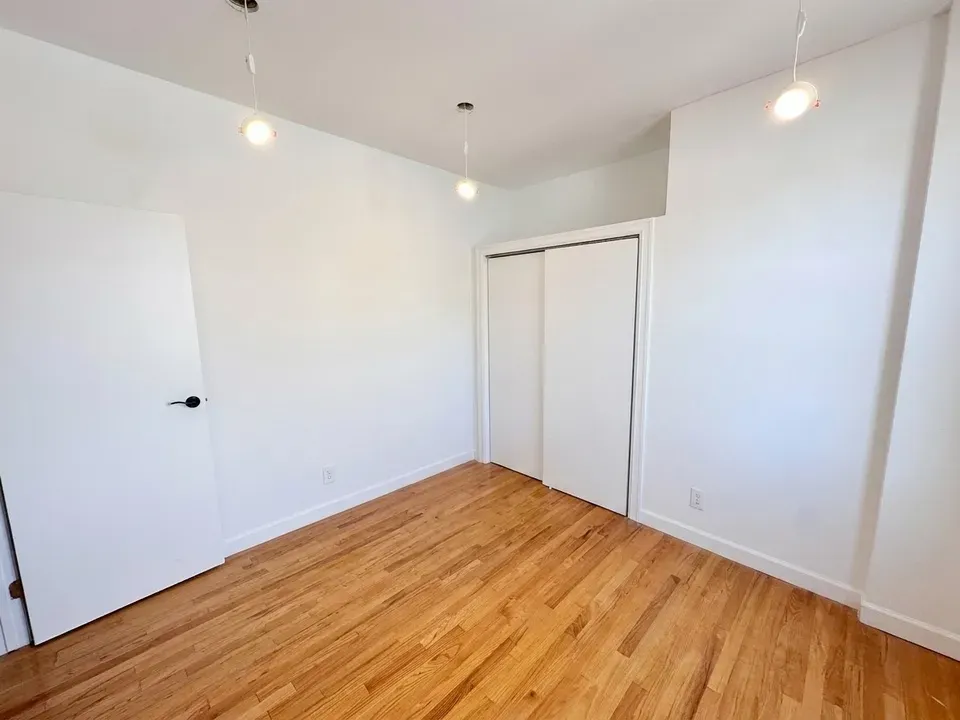 1 Bed 1 Bath Established Multi-Level Townhouse in Brooklyn, NY - 3