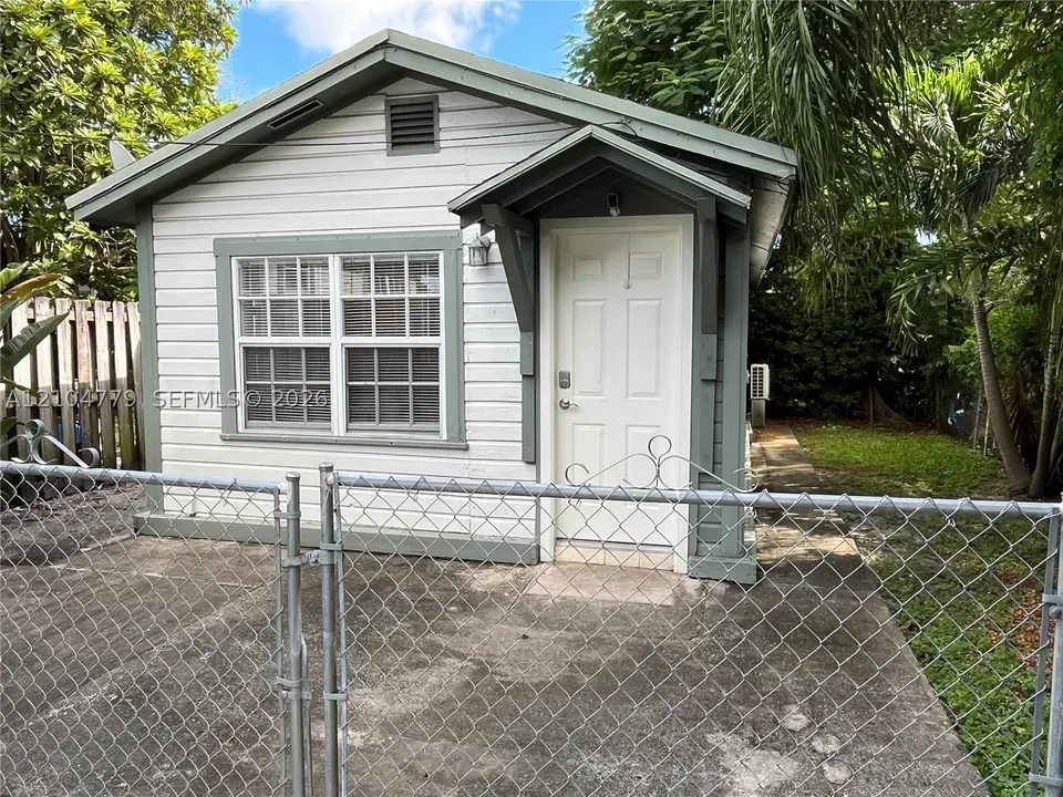 1 Bed 1 Bath Established Multi-Level Townhouse in Coral Gables, FL - 2