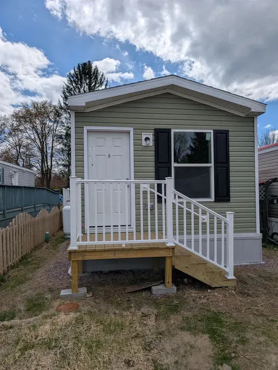 1 Bed 1 Bath Modern Contemporary Residence in Burlington, VT - 2
