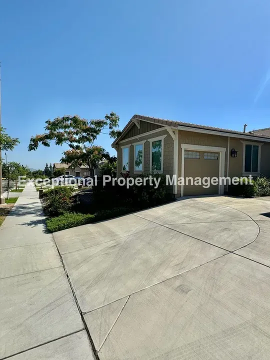 1 Bed 1 Bath Modern Contemporary Residence in Fontana, CA