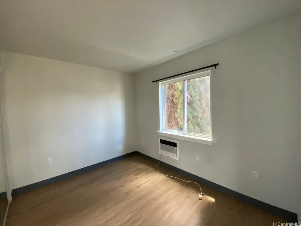 1 Bed 1 Bath Modern Contemporary Residence in Honolulu, HI - 4