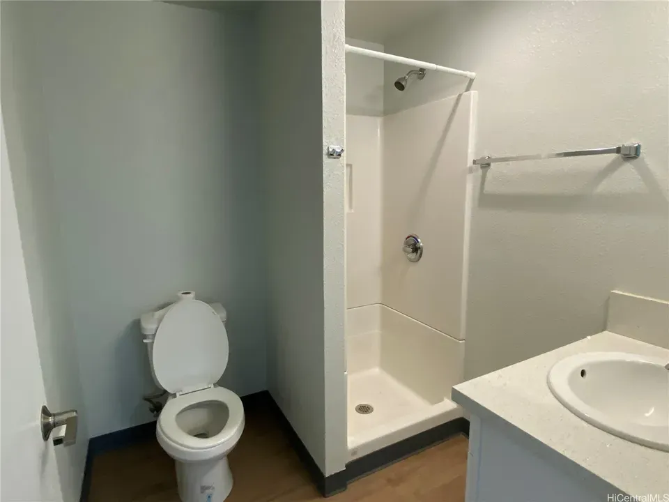 1 Bed 1 Bath Modern Contemporary Residence in Honolulu, HI - 5