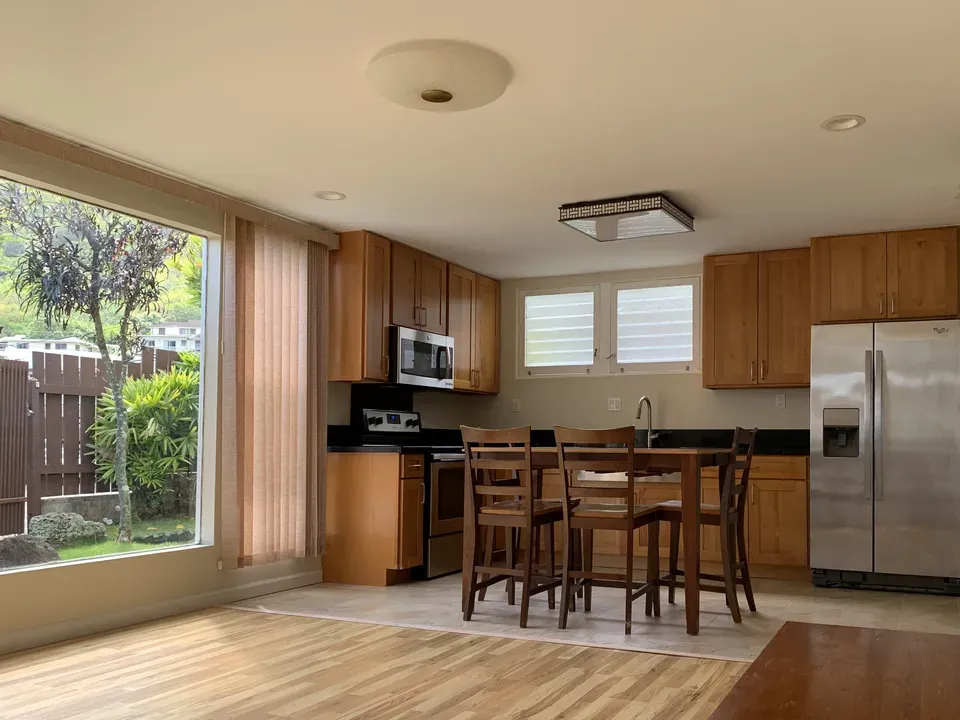 1 Bed 1 Bath Modern Contemporary Residence in Honolulu, HI - 3