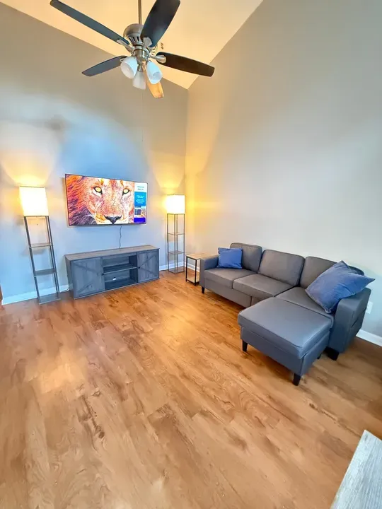 1 Bed 1 Bath Modern Contemporary Residence in Huntsville, AL - 3