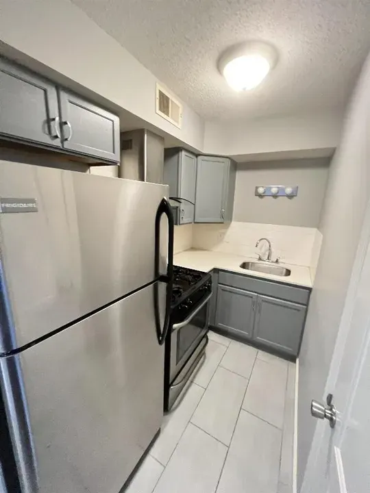 1 Bed 1 Bath Modern Contemporary Residence in Kansas City, KS - 3
