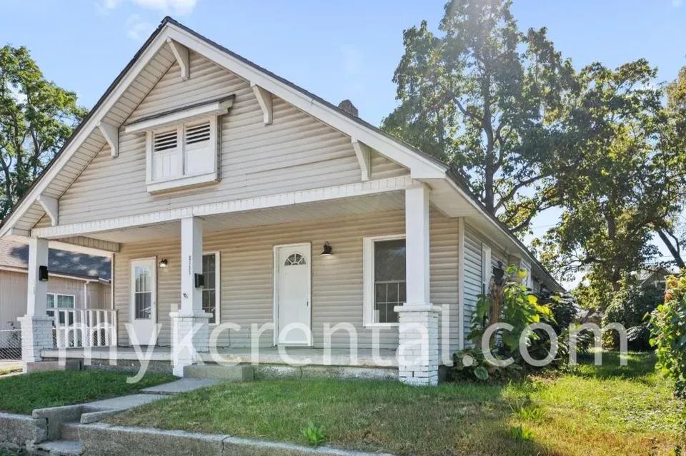 1 Bed 1 Bath Modern Contemporary Residence in Kansas City, KS - 1