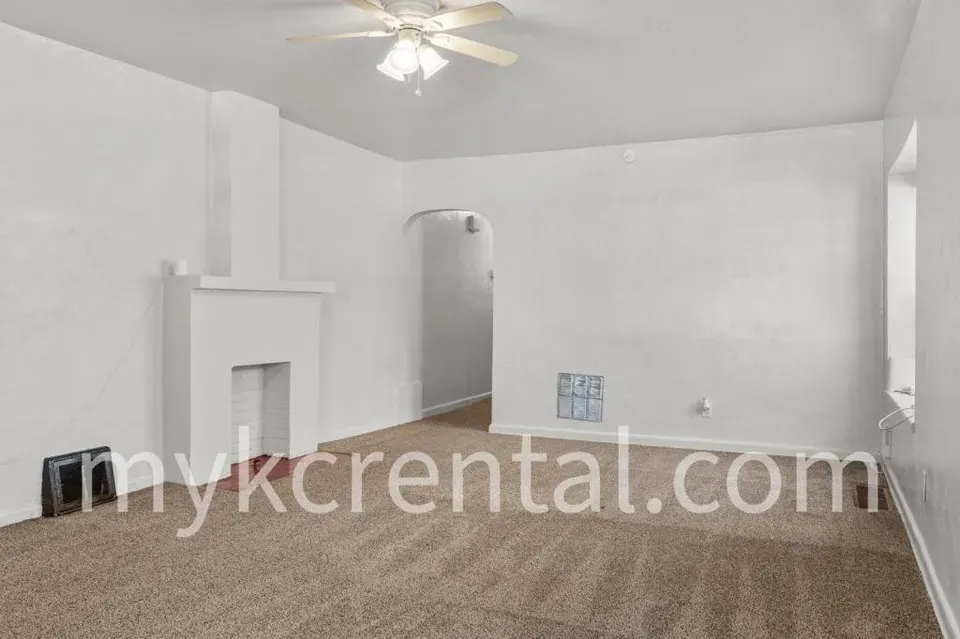 1 Bed 1 Bath Modern Contemporary Residence in Kansas City, KS - 2