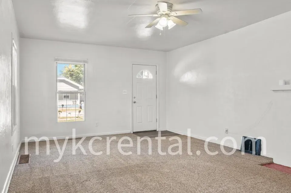 1 Bed 1 Bath Modern Contemporary Residence in Kansas City, KS - 3