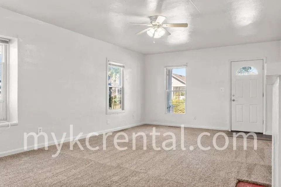 1 Bed 1 Bath Modern Contemporary Residence in Kansas City, KS - 5