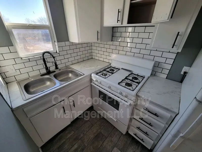 1 Bed 1 Bath Modern Contemporary Residence in Kansas City, KS - 1