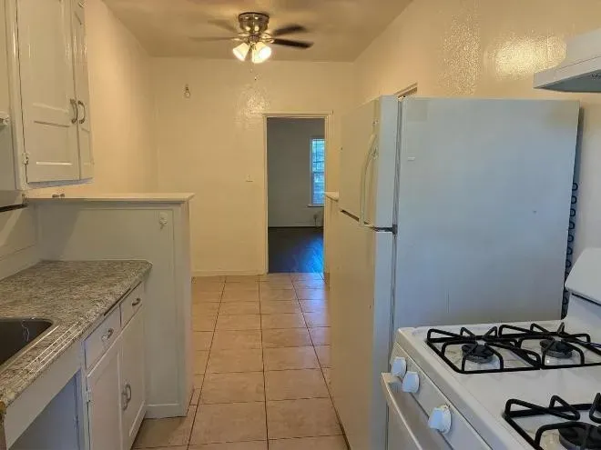 1 Bed 1 Bath Modern Contemporary Residence in Modesto, CA - 5