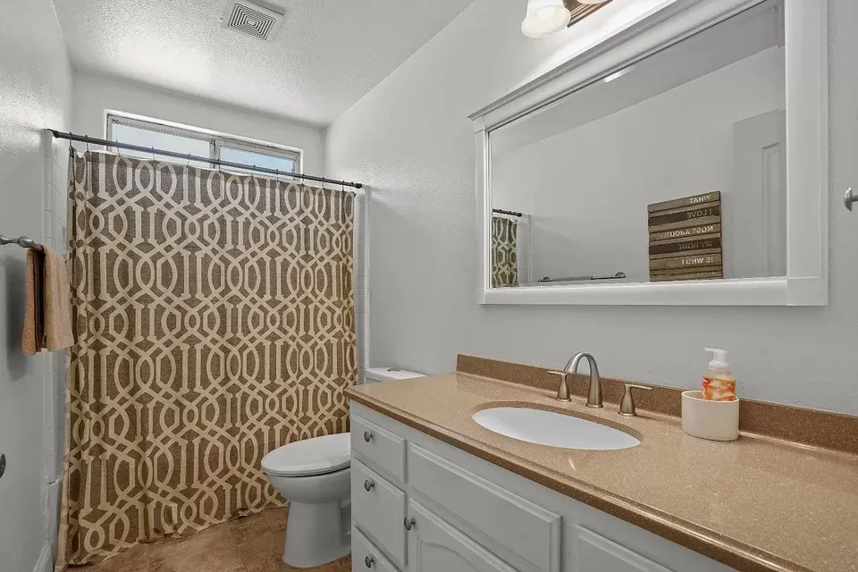 1 Bed 1 Bath Modern Contemporary Residence in Modesto, CA - 5