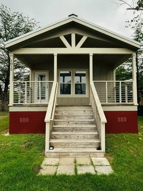 1 Bed 1 Bath Modern Contemporary Residence in New Braunfels, TX