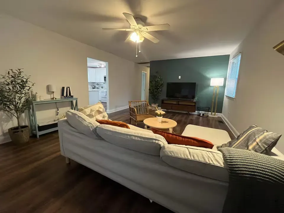 1 Bed 1 Bath Modern Contemporary Residence in Norfolk, VA - 3