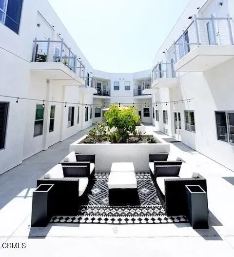 1 Bed 1 Bath Modern Contemporary Residence in Oxnard, CA - 2