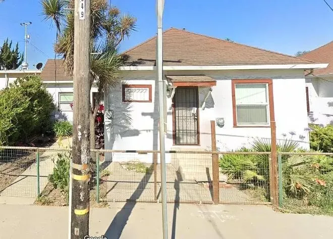 1 Bed 1 Bath Modern Contemporary Residence in Santa Cruz, CA