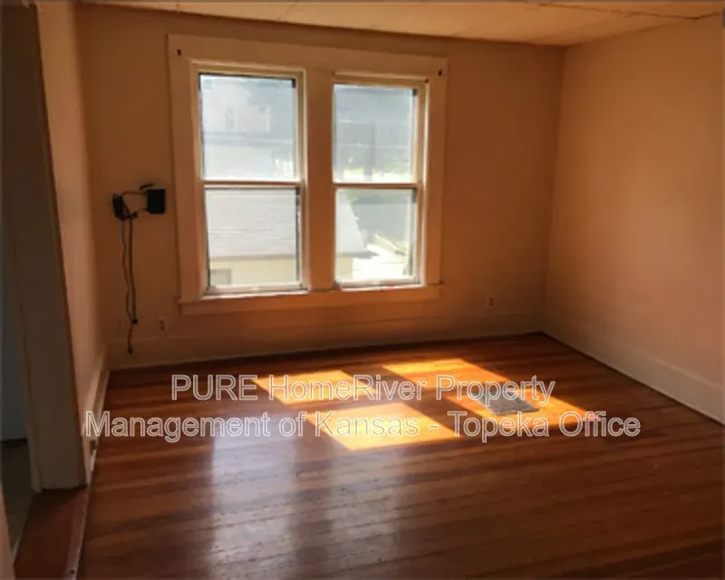 1 Bed 1 Bath Modern Contemporary Residence in Topeka, KS - 3