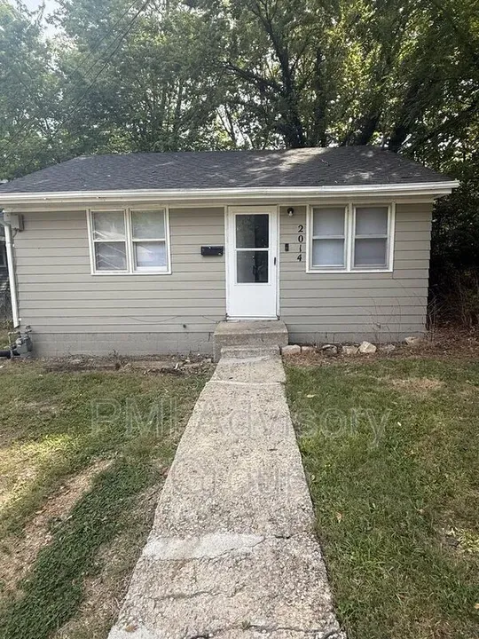1 Bed 1 Bath Modern Contemporary Residence in Topeka, KS - 1