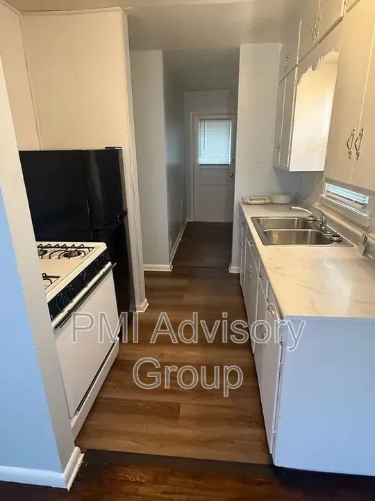1 Bed 1 Bath Modern Contemporary Residence in Topeka, KS - 3