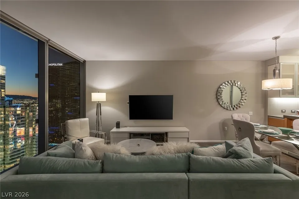 1 Bed 1 Bath Modern Loft Residence in Las Vegas, NV