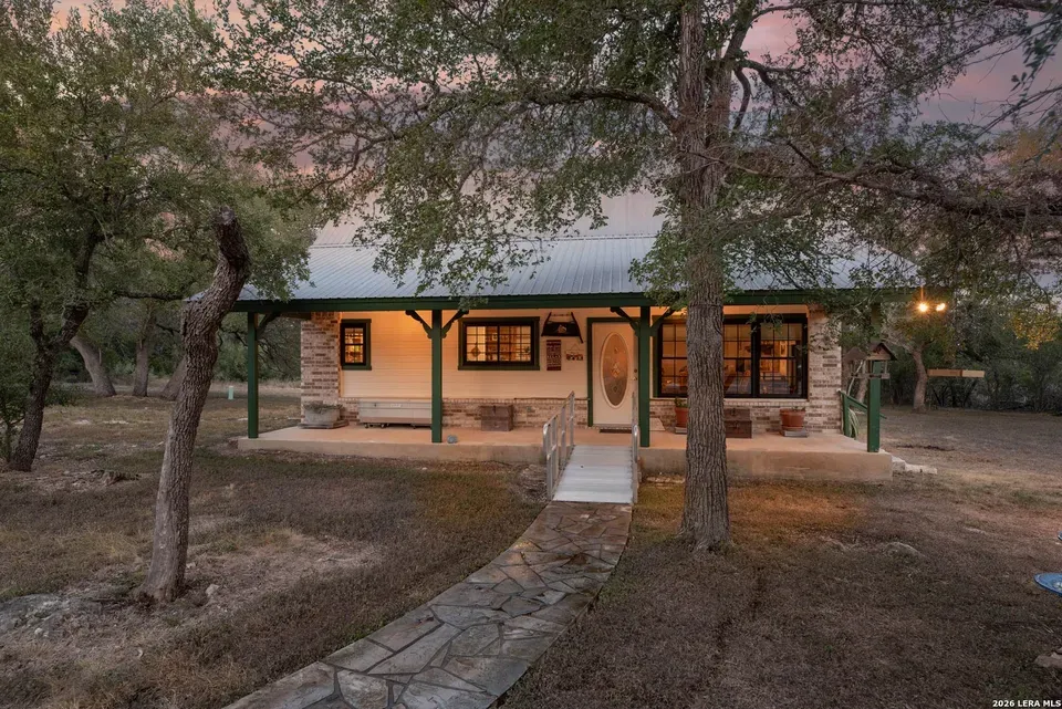 1 Bed 1 Bath Traditional Suburban Family Home in New Braunfels, TX
