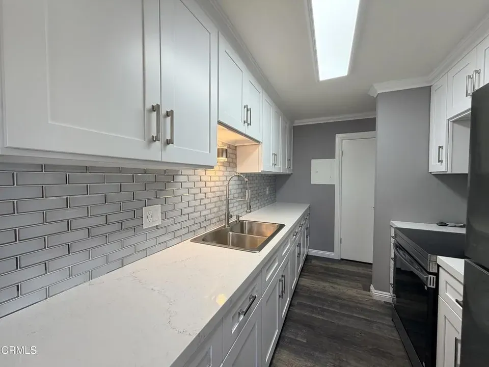 1 Bed 1 Bath Traditional Suburban Family Home in Oxnard, CA - 4