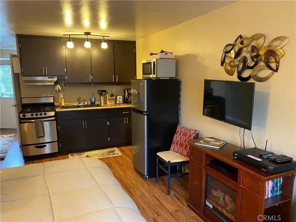 1 Bed 1 Bath Traditional Suburban Family Home in Temecula, CA - 4