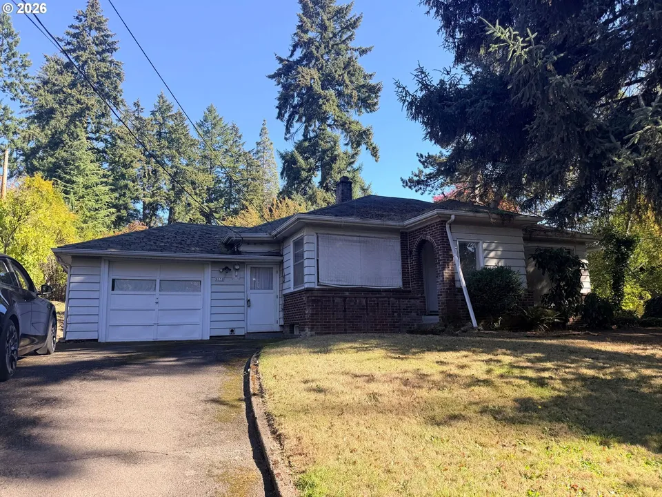 1 Bed 1 Bath Classic Historic Era Home in Portland, OR