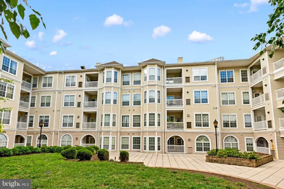 1 Bed 1 Bath Urban Residential Condo in Alexandria, VA