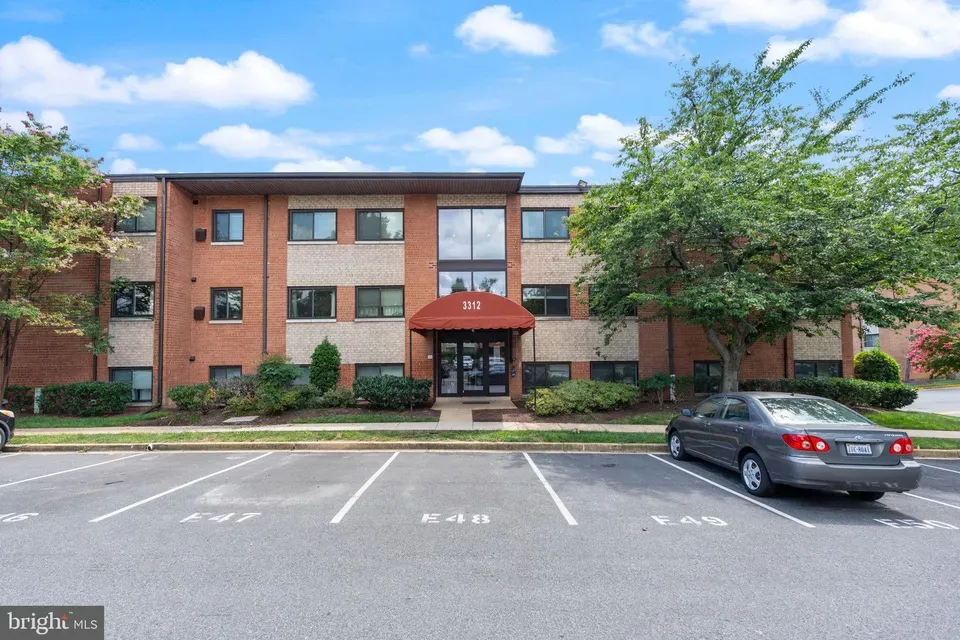 1 Bed 1 Bath Urban Residential Condo in Alexandria, VA