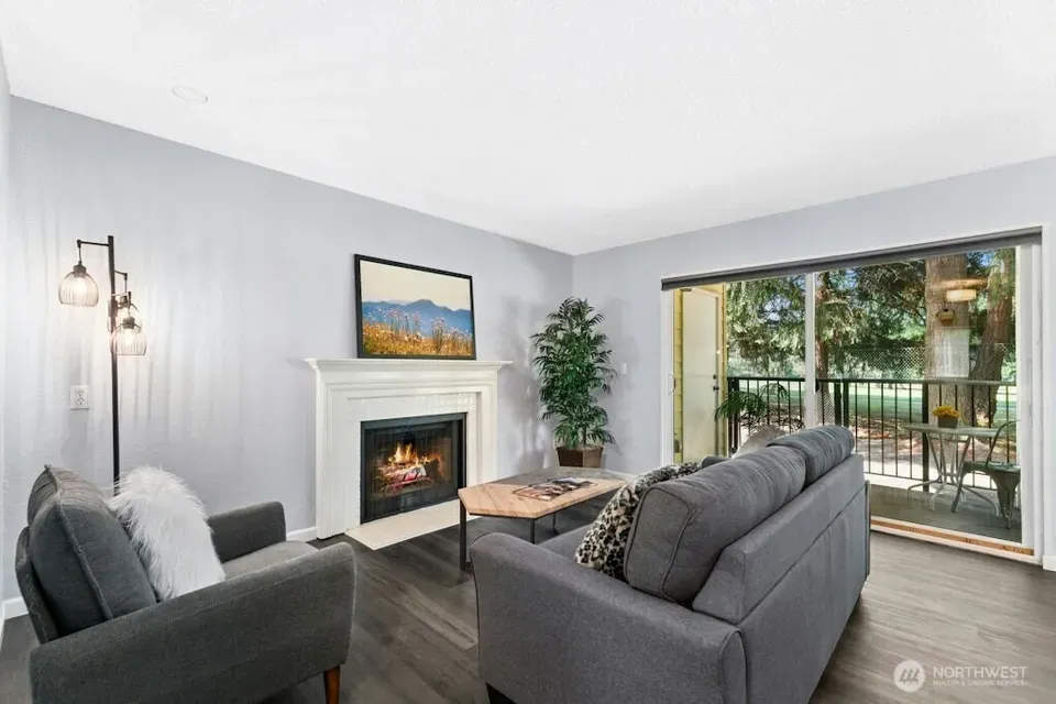 1 Bed 1 Bath Urban Residential Condo in Bellevue, WA - 3