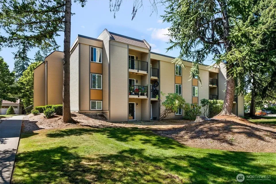1 Bed 1 Bath Urban Residential Condo in Bellevue, WA - 1