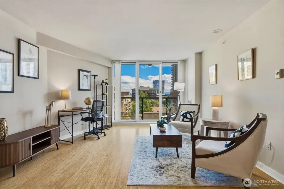 1 Bed 1 Bath Urban Residential Condo in Bellevue, WA - 3