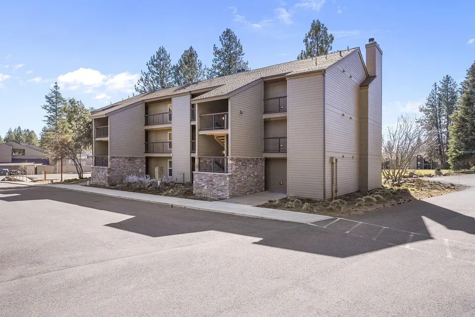 1 Bed 1 Bath Urban Residential Condo in Bend, OR - 3