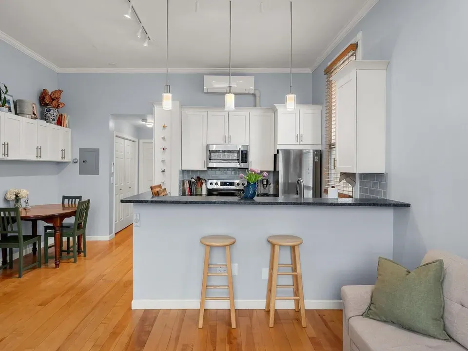 1 Bed 1 Bath Urban Residential Condo in Burlington, VT - 4