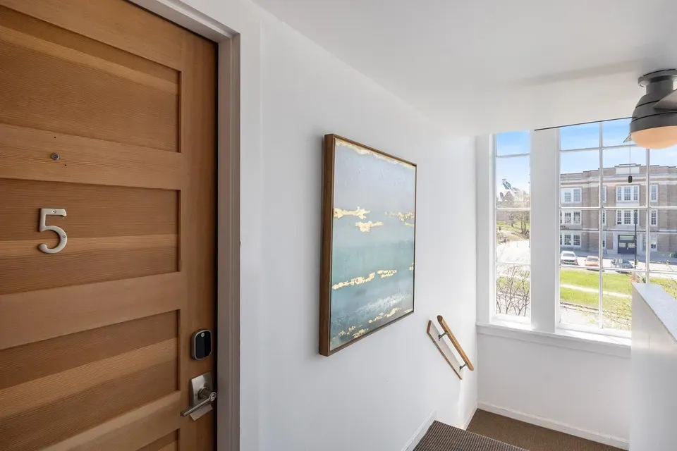 1 Bed 1 Bath Urban Residential Condo in Burlington, VT - 4