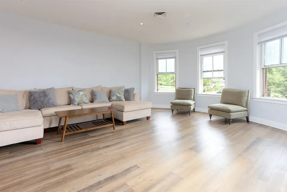 1 Bed 1 Bath Urban Residential Condo in Burlington, VT - 4