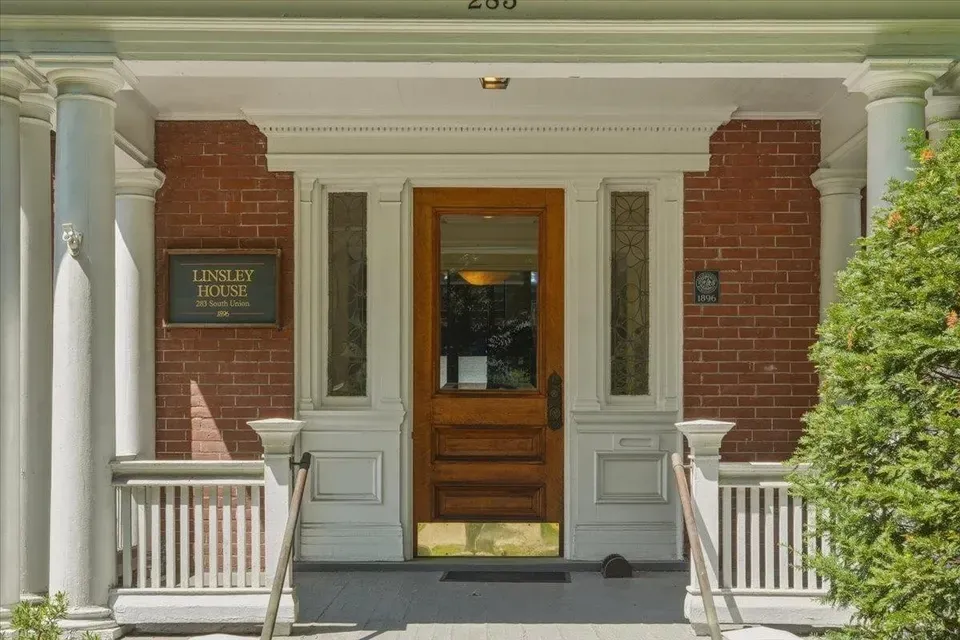 1 Bed 1 Bath Urban Residential Condo in Burlington, VT - 4
