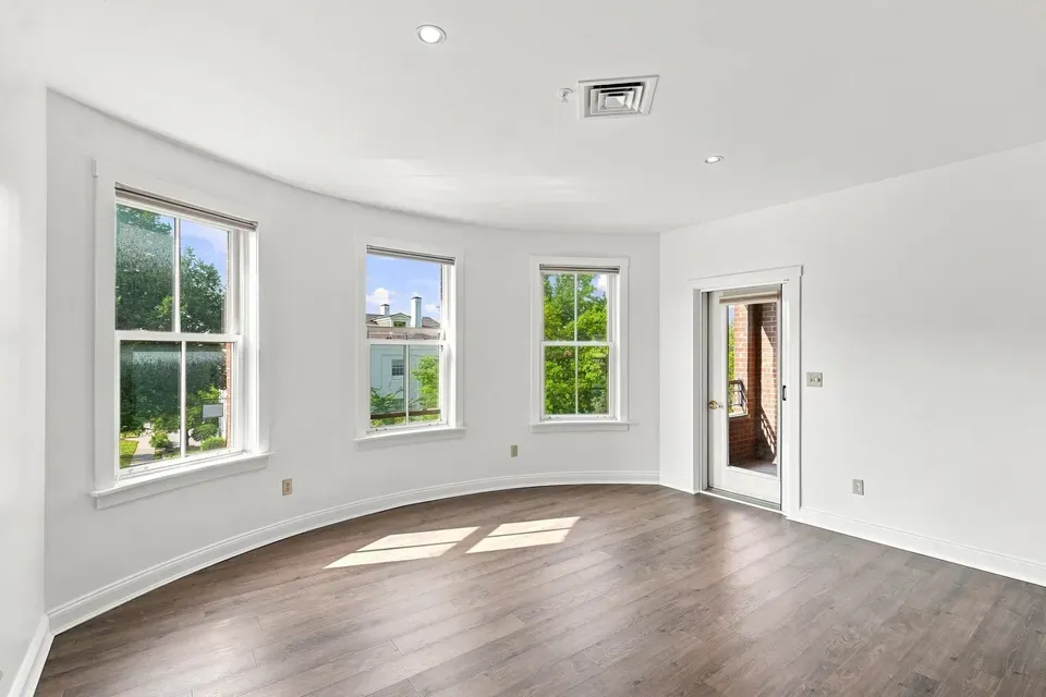 1 Bed 1 Bath Urban Residential Condo in Burlington, VT - 3