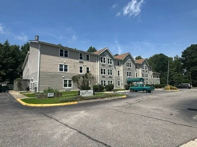 1 Bed 1 Bath Urban Residential Condo in Chesapeake, VA - 4