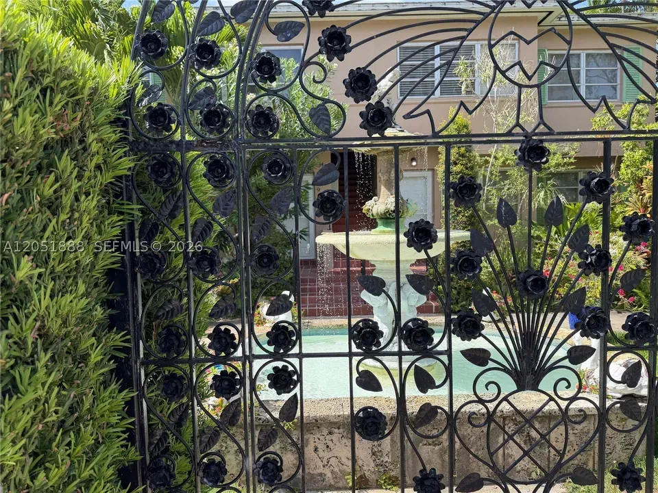 1 Bed 1 Bath Urban Residential Condo in Coral Gables, FL