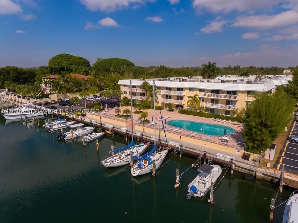 1 Bed 1 Bath Urban Residential Condo in Coral Gables, FL