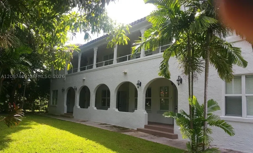 1 Bed 1 Bath Urban Residential Condo in Coral Gables, FL