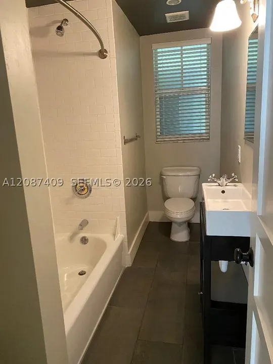 1 Bed 1 Bath Urban Residential Condo in Coral Gables, FL - 4