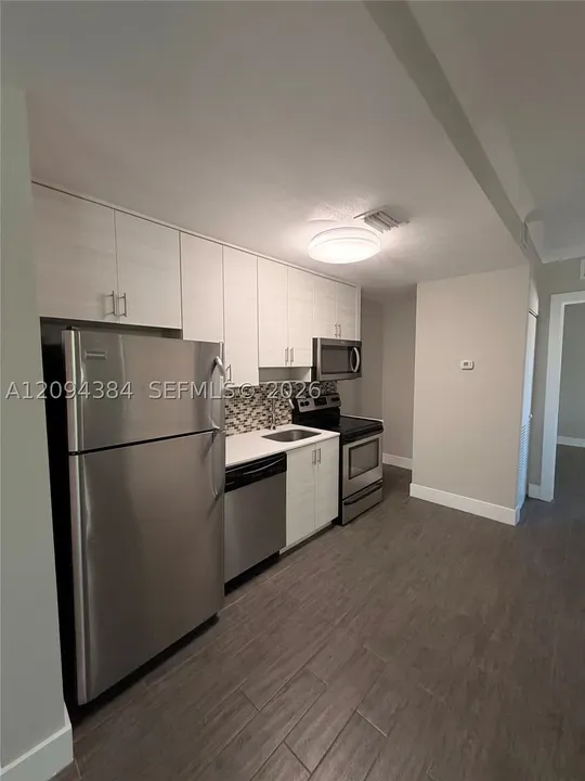1 Bed 1 Bath Urban Residential Condo in Coral Gables, FL - 3