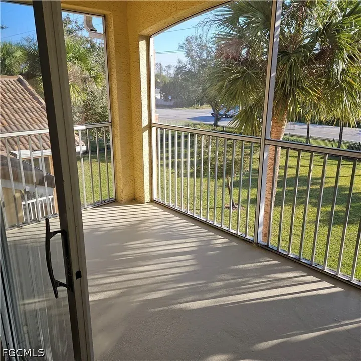 1 Bed 1 Bath Urban Residential Condo in Fort Myers, FL - 3