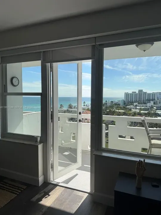 1 Bed 1 Bath Urban Residential Condo in Hollywood, FL - 2