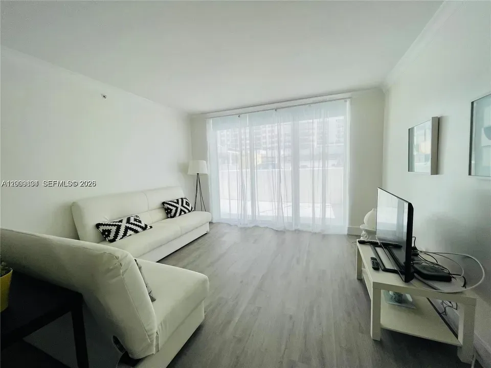 1 Bed 1 Bath Urban Residential Condo in Hollywood, FL - 3