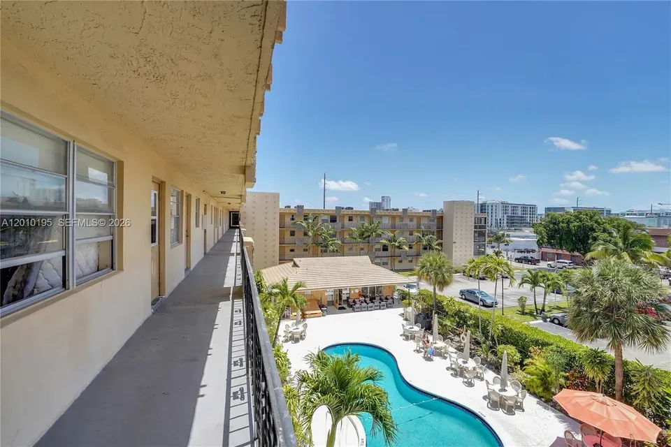 1 Bed 1 Bath Urban Residential Condo in Hollywood, FL - 2
